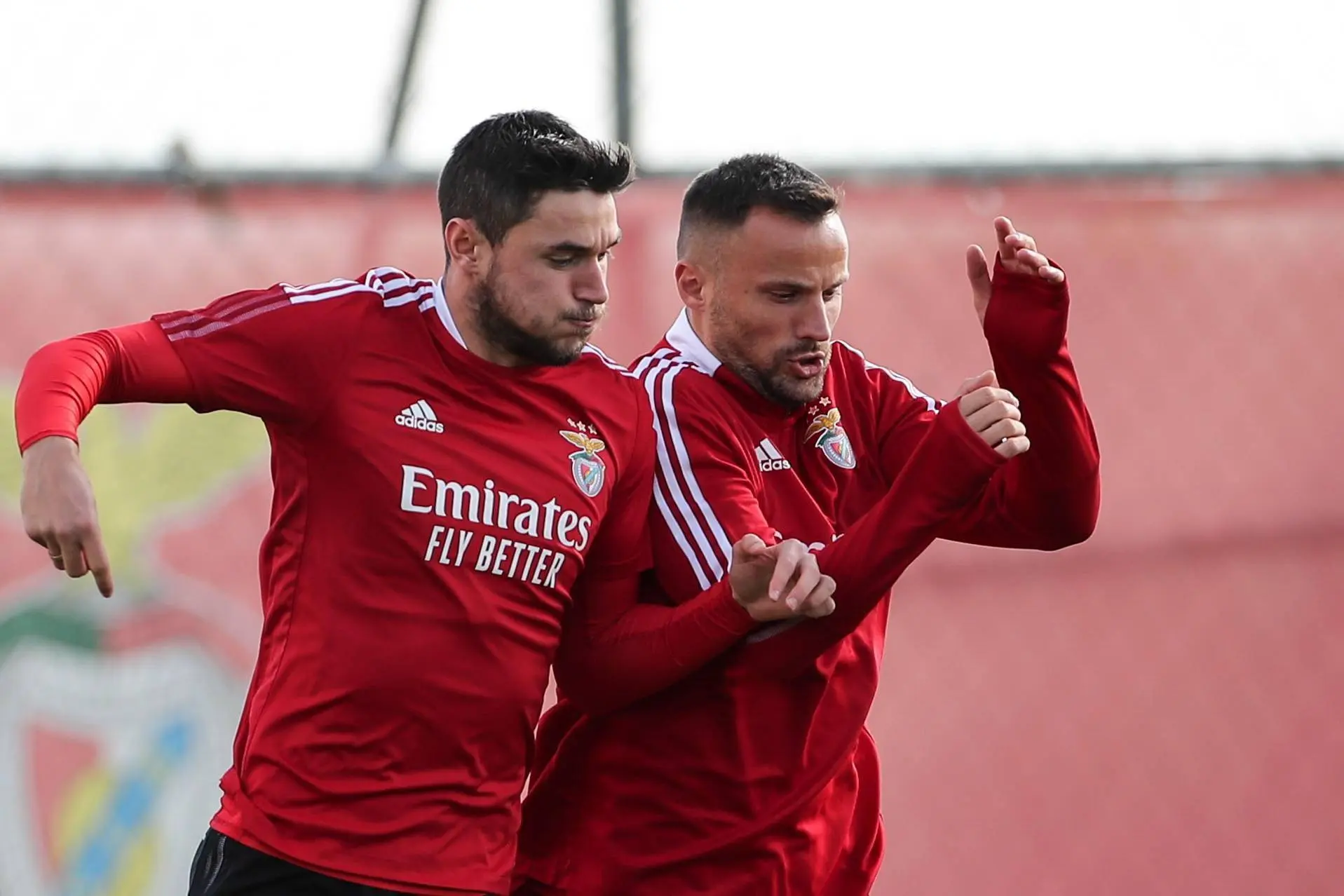 窗口期毕尔巴鄂竞技调整名单以备葡超，官宣签约环节打磨，气氛紧张，纪律约束更严格(巴萨毕尔巴鄂竞技)