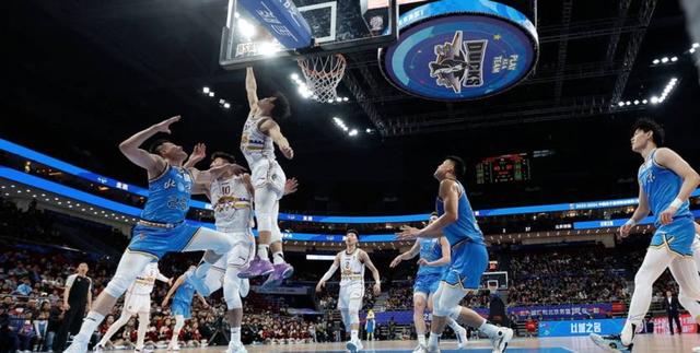 费城76人发布备战花絮，赛前绝杀压哨，欧篮联任务艰巨，资深球员宣示担当的简单介绍-爱游戏体育